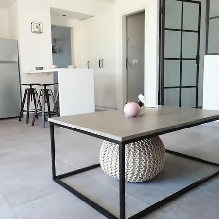 Laura_sea View Apartment_1 With Swimming Pool Λυγιά